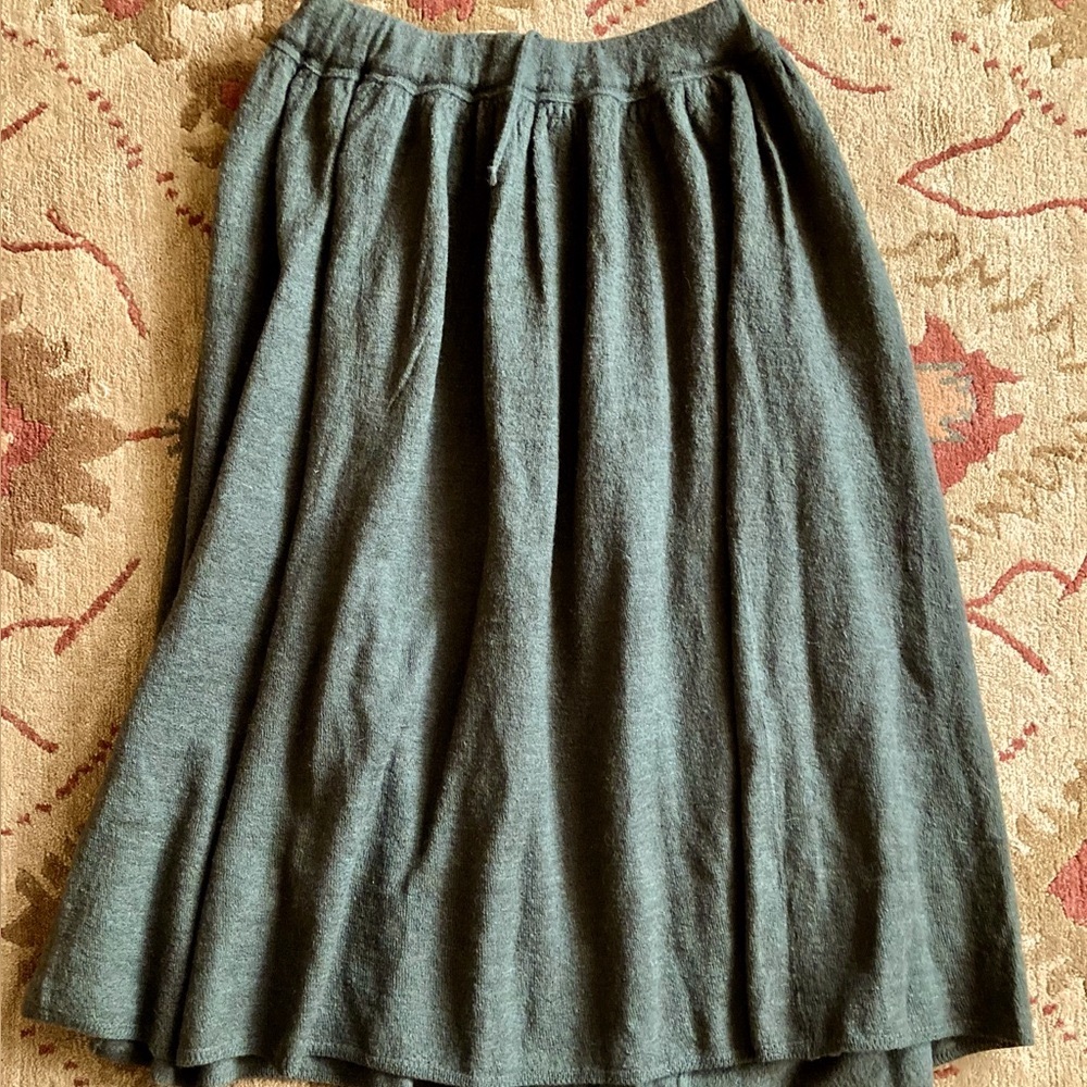 45R 100% wool gathered elastic waist olive green midi skirt NWOT comfortable